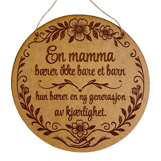 Rundt treskilt - 24 cm «En mamma bærer…»